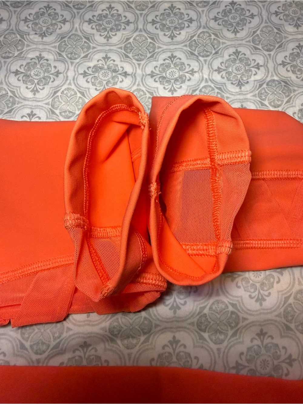 Lululemon rise and flow leggings *RARE* Size 6